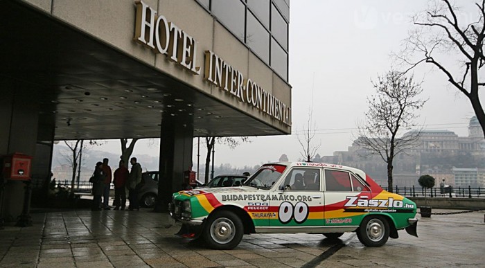 Budapestről Bamakóba 9 | Vezess Siker, az autó elhagyta a szállodát