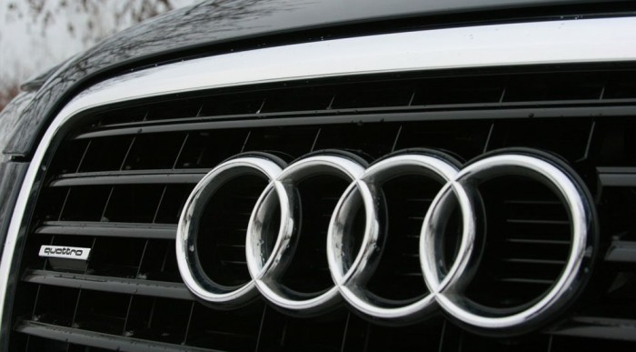 Mögötte lapul 290 ló