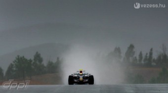 F1: Új autók az esőben