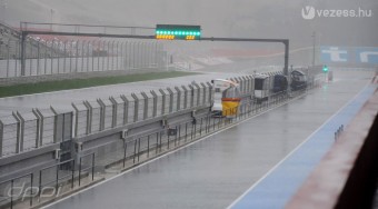 F1: Leszakadt az ég a teszten