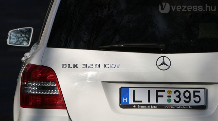 Gombnyomásra felnyílik