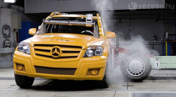 Légzsákok hada óvja az utasokat