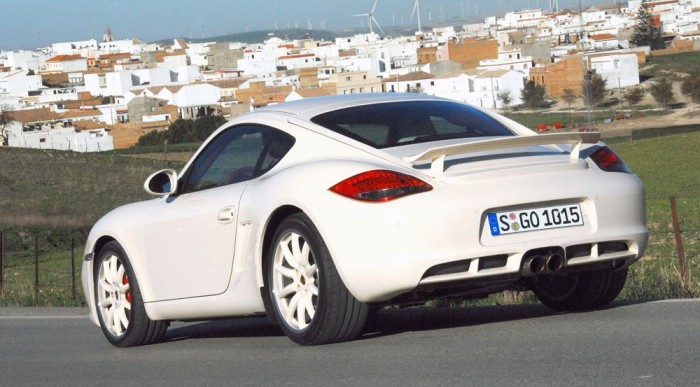 320 lóerős motorral