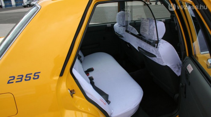 Mellbevágó taxiárak 9 | Vezess Királyi a tér hátul