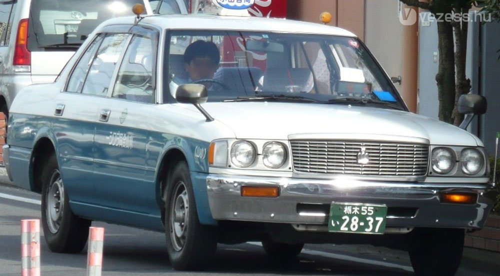 Népszerű bérkocsik a Toyota Crown különféle sorozatai