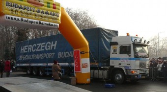 Rendőrök rabolták ki a segélykamiont?