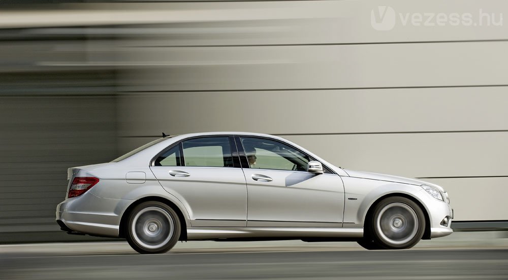 19440_182277_1000x700.jpg | Vezess | Vezess A C-osztály pár százzal maradt le