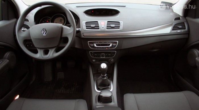 Egy kompakt autótól ritka szép a belső