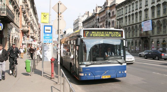 Most buszok járnak a Rákóczi úton