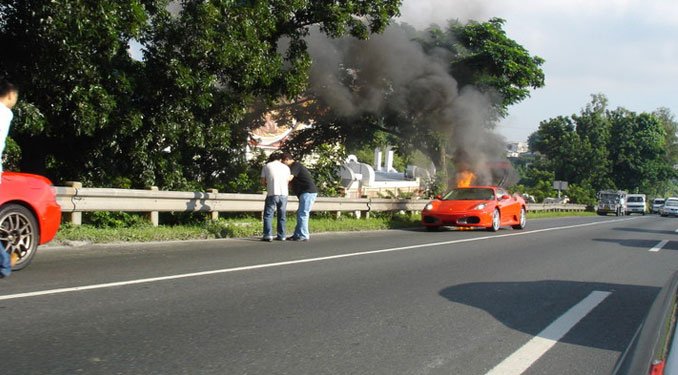 Kigyulladhatnak a Ferrarik 1