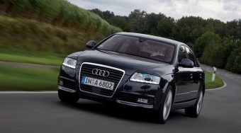 Használt autóba ül a miniszter!