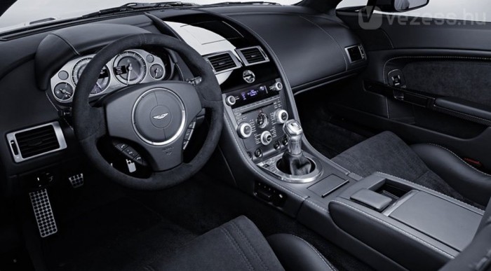 Belül sportülések és Alcantara borítás