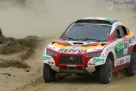 Kivonul a Dakar-raliról a Mitsubishi 2