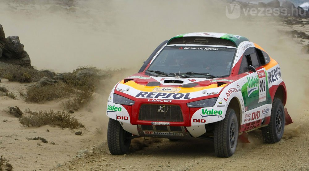 Kivonul a Dakar-raliról a Mitsubishi 1