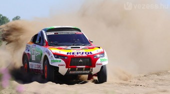 Kivonul a Dakar-raliról a Mitsubishi