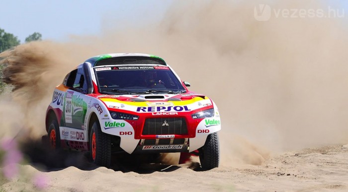 Kivonul a Dakar-raliról a Mitsubishi 1