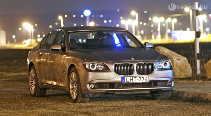 Formailag a Hármas rokona