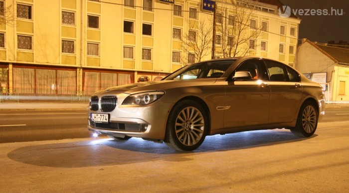 Ufó szállt le a Váci útra!