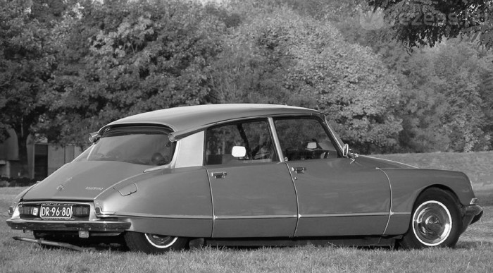 A DS kiejtve istennőt jelent (déesse)