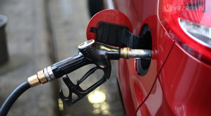 Érdekes, ennek bal oldalon van a tankja