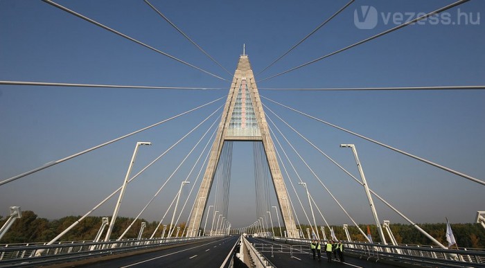 Új hidak épülhetnek