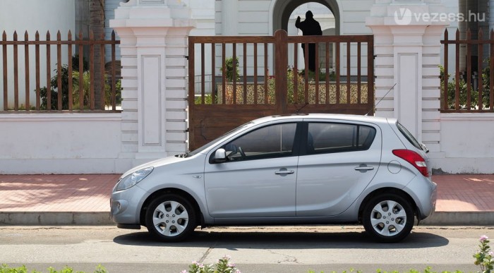 77 lóerős az új ezerkettes motor