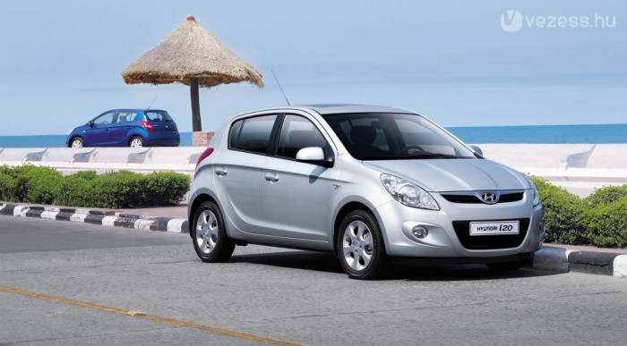 Innen hasonlít az Opel Corsára