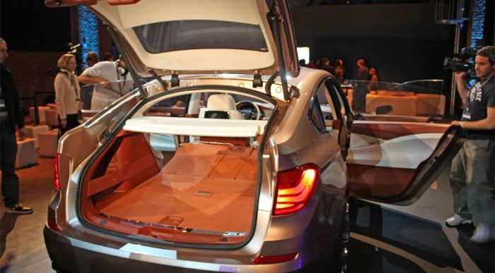 Limuzinosan és kupésan is nyitható csomagtérajtó