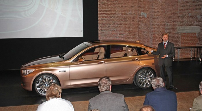 A BMW az 5 GT-vel pótolja az egyterűt