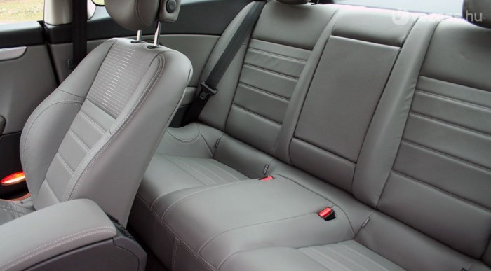 Élőben sincs több hely, mint a fotón