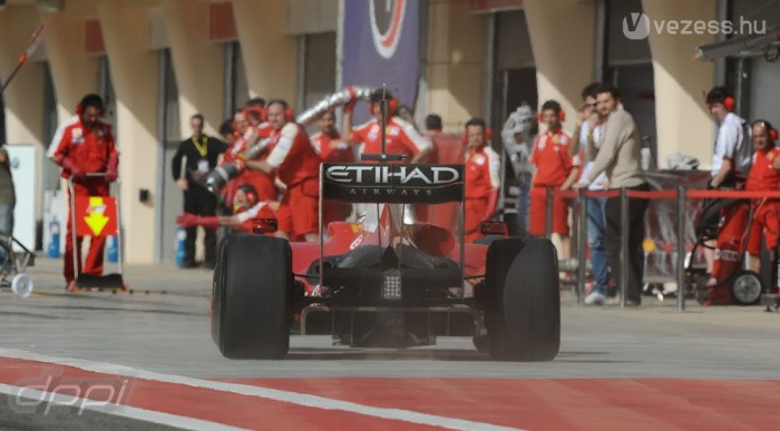 Gondokra számít a Ferrari 6 | Vezess A hibák ellenére is bíznak az F60-asban