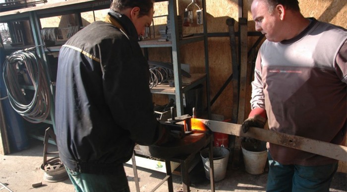 Rugójavítás, rugógyártás 14 | Vezess Összeszokott társaság