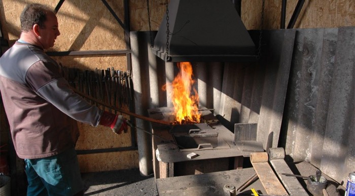 Rugójavítás, rugógyártás 9 | Vezess Izzásig kell melegíteni a laprugó végét