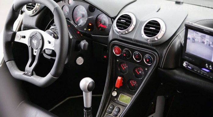 Az utastér versenyautós