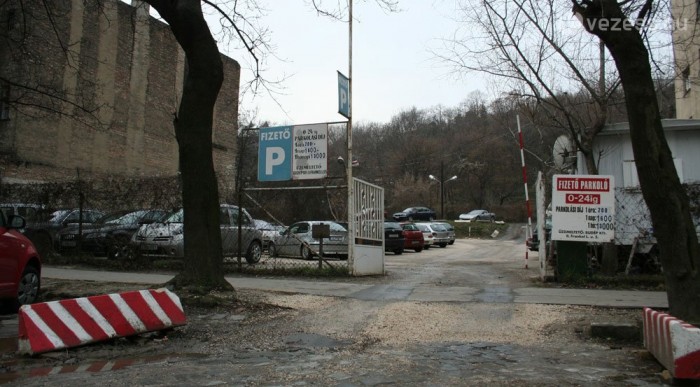 Drágulhat a parkolás Budapesten 14 | Vezess Belvárosi foghíjtelkeken létesültek parkolók