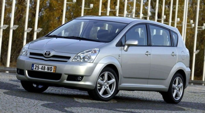 Itt az új Toyota egyterű 3 | Vezess Most is hasonlóan néz ki