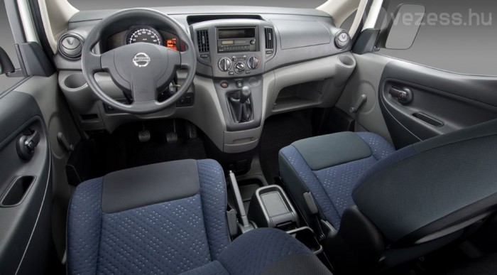 Hétszemélyes kisbusz a Nissantól 7
