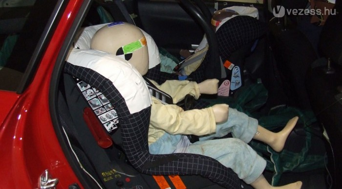 A gyerekekre jól vigyáz