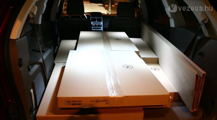 Na jó nem egy komplett konyhabútor, de nincs is tele