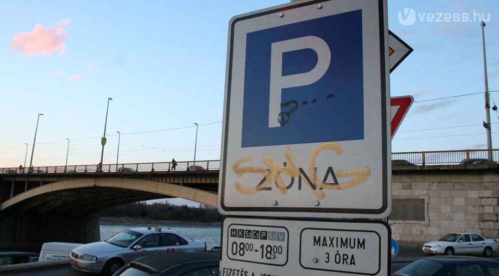 A fizetős parkoló itt óránként egy vonaljegy árába kerül