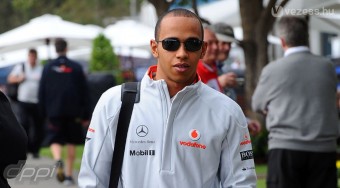 Hamilton beállt a sorba