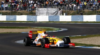 A Renault kockáztat Melbourne-ben