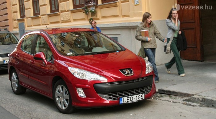 Frissen mosva újnak tűnik az autó