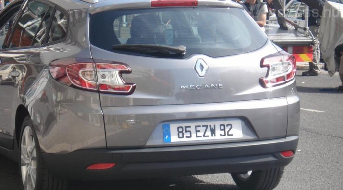 Az üveg és az alsó rész külön is nyitható