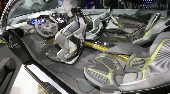 Békaszínű világ a Fordnál: iosis MAX 7 | Vezess Világos, szellős