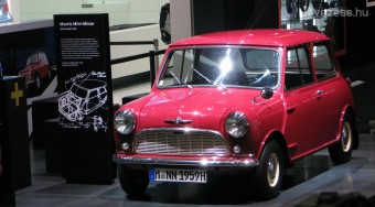 Tiszteljük az időseket is!