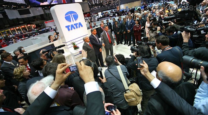 Tömeg, lökdösődés