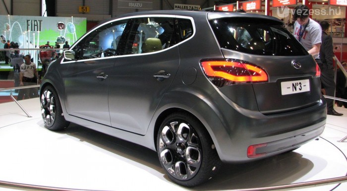 Ez már gyártásérett, még a drága felnit kell ledobni róla, és utcára mehet a Kia No3