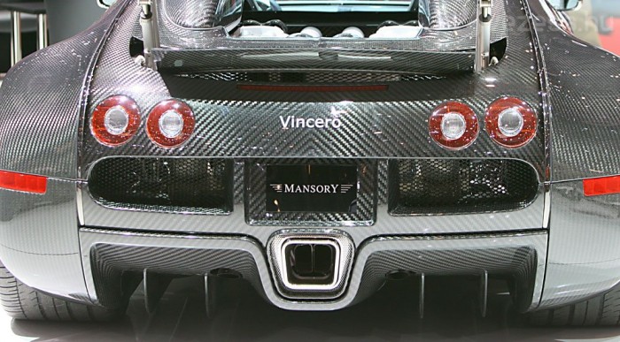 Karbonból kapott új karosszéria elemeket