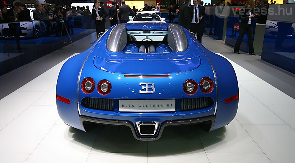 410-et megy a Bugatti 21